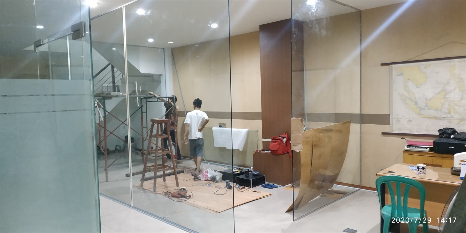 Sekat Kaca Kantor Pak Aui - Dokumentasi Proyek